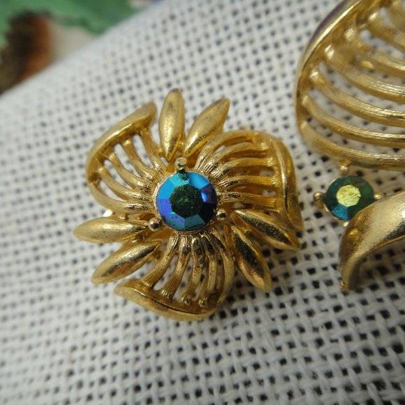 Vintage Lisner Set Brooch Pin Earrings Aurora Borealis AB Rhinestone Gold Tone - Picture 2 of 8